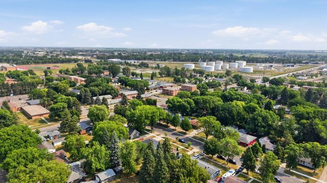 1208 18th Street S, Moorhead, MN 56560