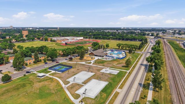1208 18th Street S, Moorhead, MN 56560