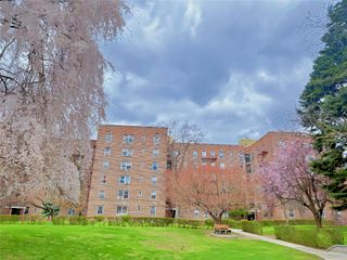 147-35 38th Ave B64, Flushing, NY 11354