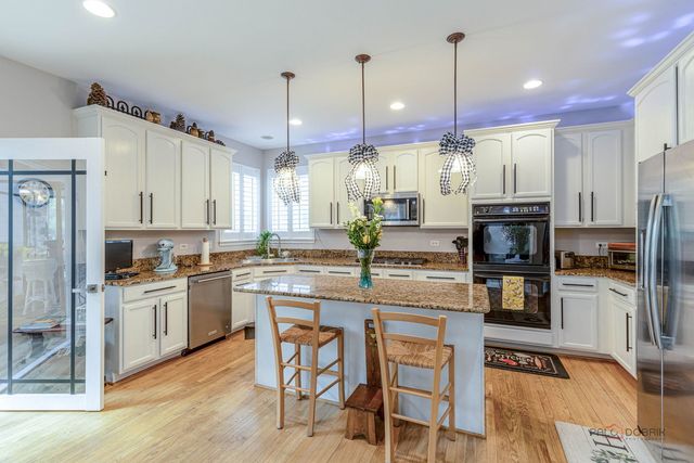 7449 Brentwood Lane, Gurnee, IL 60031
