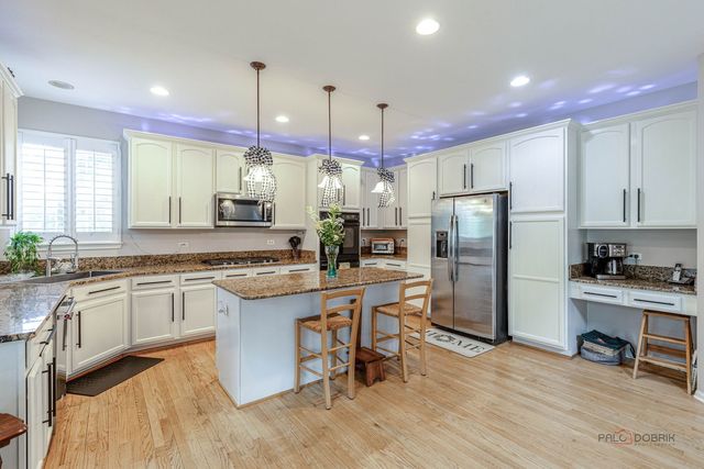 7449 Brentwood Lane, Gurnee, IL 60031
