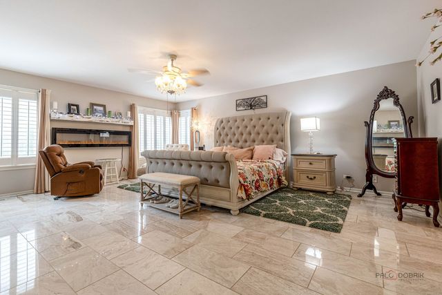 7449 Brentwood Lane, Gurnee, IL 60031