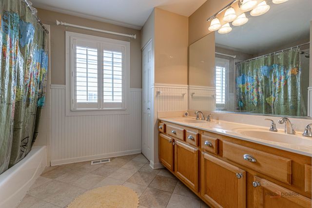 7449 Brentwood Lane, Gurnee, IL 60031