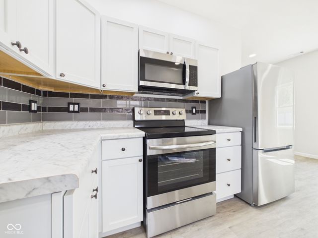 208 S Woodworth Avenue, Frankton, IN 46044