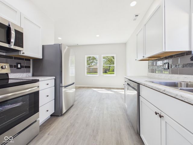 208 S Woodworth Avenue, Frankton, IN 46044