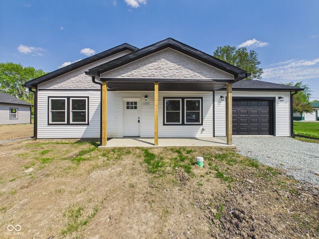 208 S Woodworth Avenue, Frankton, IN 46044