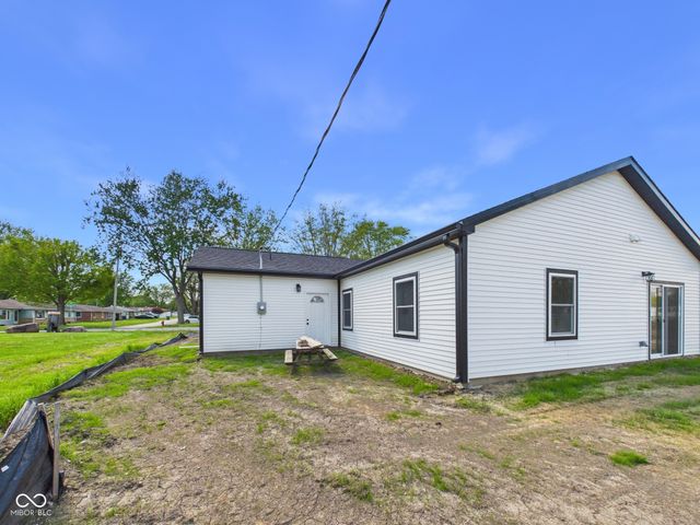 208 S Woodworth Avenue, Frankton, IN 46044