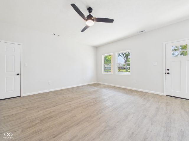 208 S Woodworth Avenue, Frankton, IN 46044
