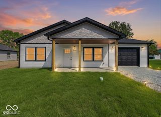 208 S Woodworth Avenue, Frankton, IN 46044