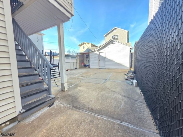 27 Geneva St, Elizabeth City, NJ 07206