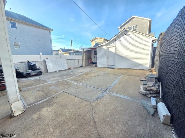 27 Geneva St, Elizabeth City, NJ 07206