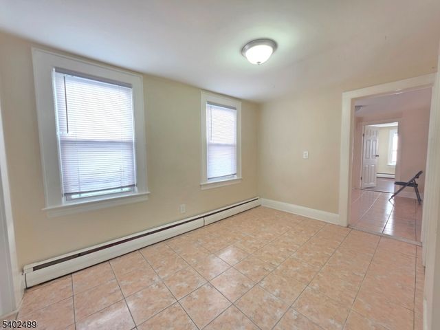 27 Geneva St, Elizabeth City, NJ 07206