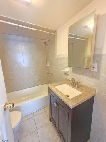 27 Geneva St, Elizabeth City, NJ 07206