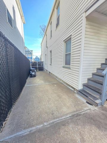 27 Geneva St, Elizabeth City, NJ 07206