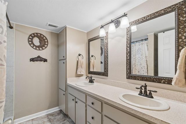 2525 VICTARRA CIRCLE, Lutz, FL 33559