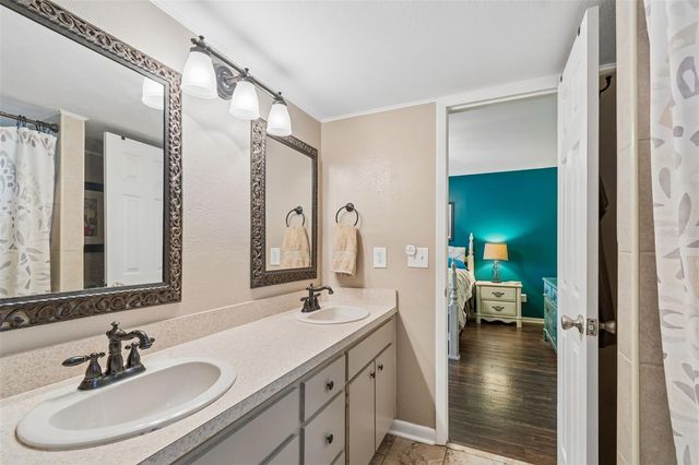 2525 VICTARRA CIRCLE, Lutz, FL 33559
