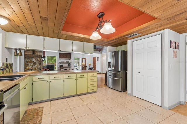 2525 VICTARRA CIRCLE, Lutz, FL 33559