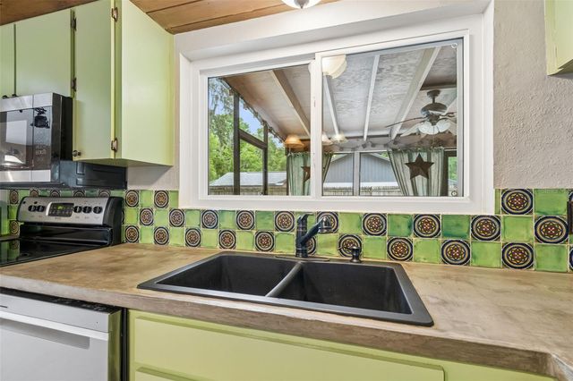 2525 VICTARRA CIRCLE, Lutz, FL 33559