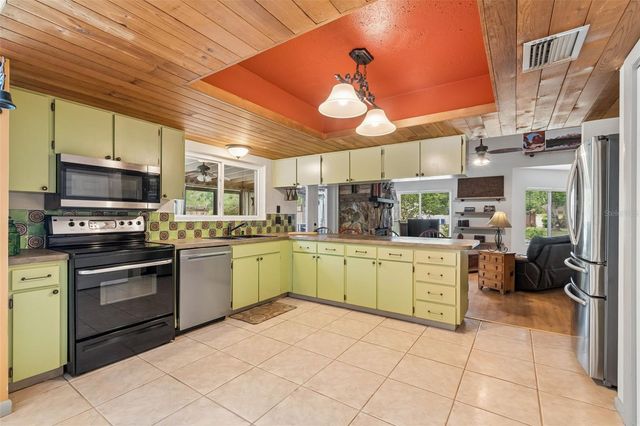 2525 VICTARRA CIRCLE, Lutz, FL 33559