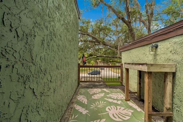2525 VICTARRA CIRCLE, Lutz, FL 33559