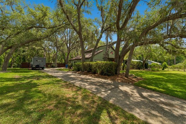 2525 VICTARRA CIRCLE, Lutz, FL 33559