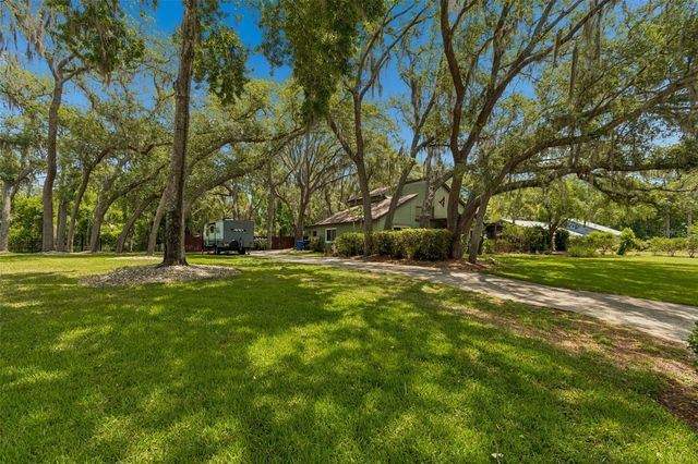 2525 VICTARRA CIRCLE, Lutz, FL 33559