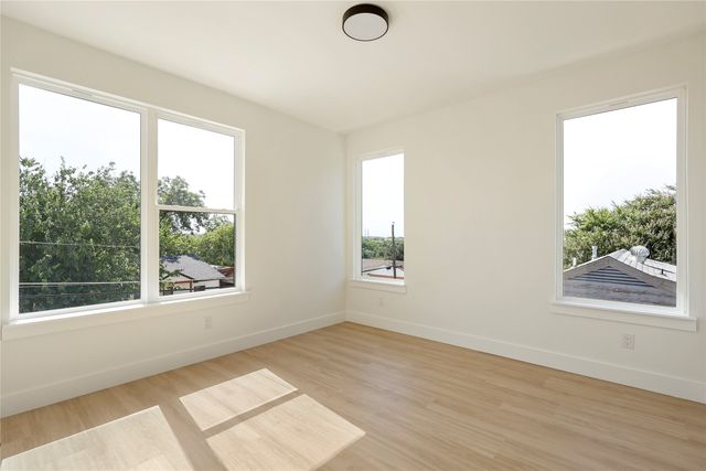 326 Avenue F, Dallas, TX 75203
