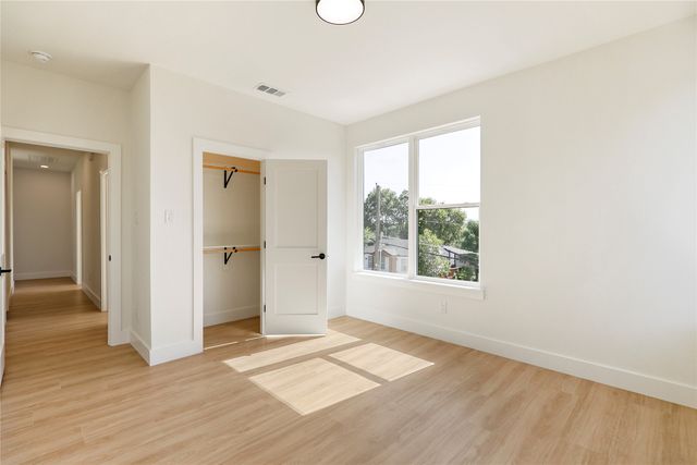 326 Avenue F, Dallas, TX 75203