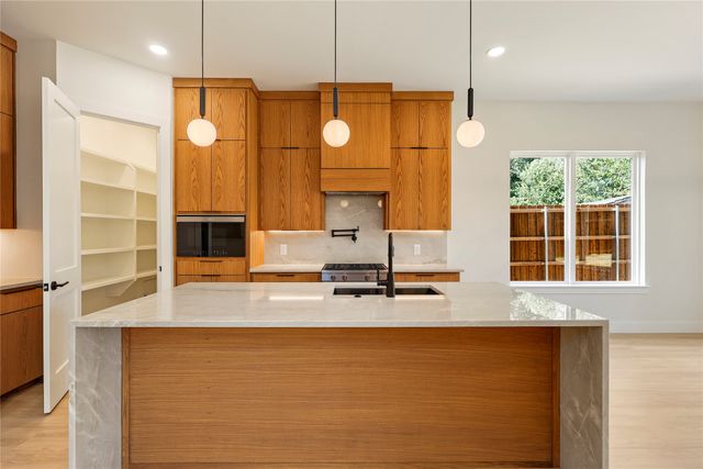 326 Avenue F, Dallas, TX 75203