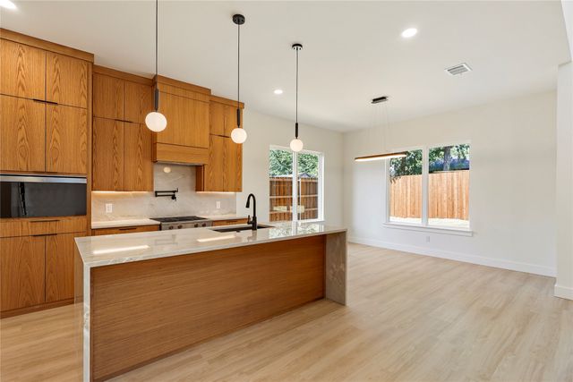 326 Avenue F, Dallas, TX 75203