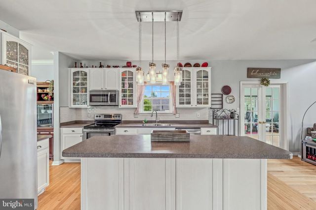 13 CREIGHTON CT, Martinsburg, WV 25404