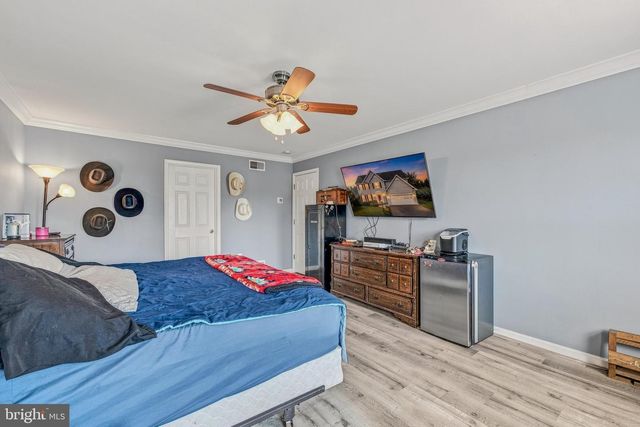 13 CREIGHTON CT, Martinsburg, WV 25404