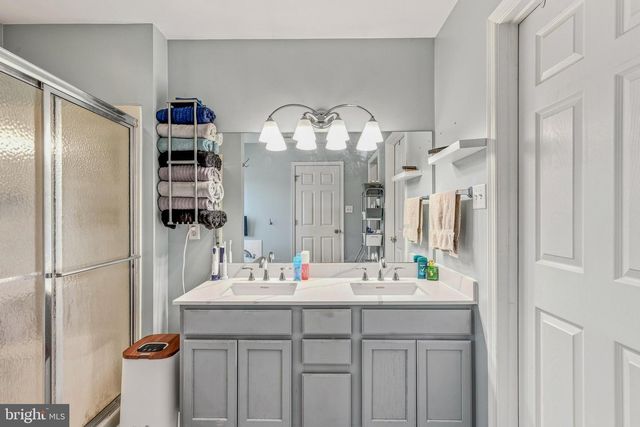 13 CREIGHTON CT, Martinsburg, WV 25404