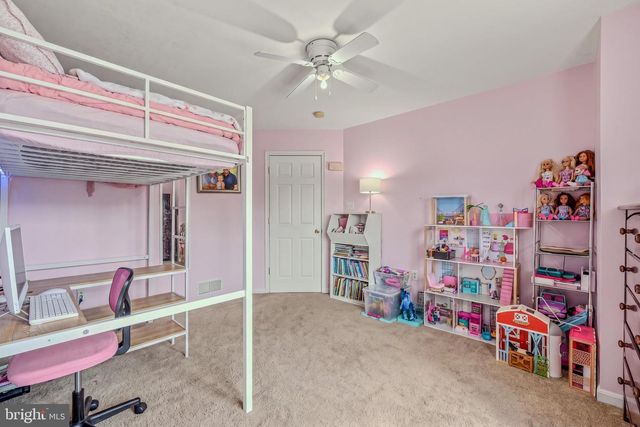 13 CREIGHTON CT, Martinsburg, WV 25404