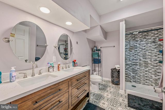 13 CREIGHTON CT, Martinsburg, WV 25404