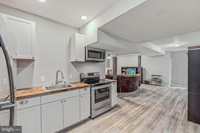 13 CREIGHTON CT, Martinsburg, WV 25404