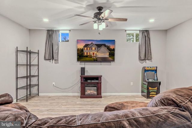13 CREIGHTON CT, Martinsburg, WV 25404
