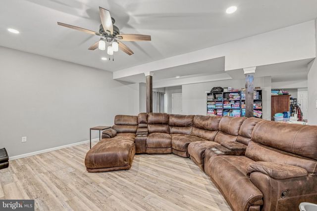 13 CREIGHTON CT, Martinsburg, WV 25404