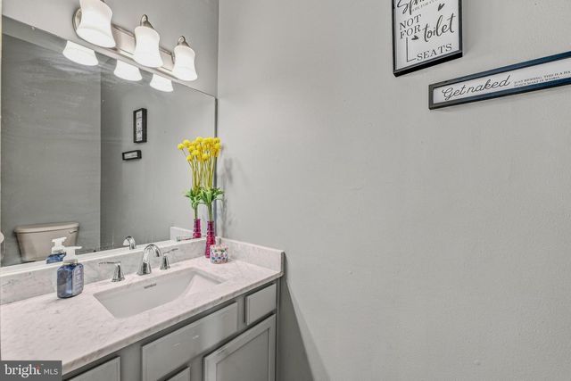 13 CREIGHTON CT, Martinsburg, WV 25404