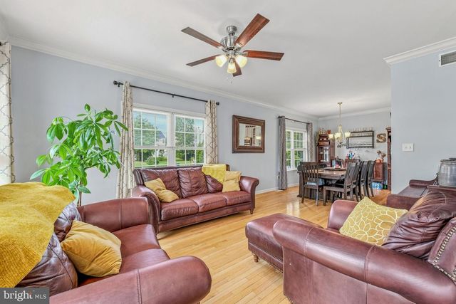 13 CREIGHTON CT, Martinsburg, WV 25404