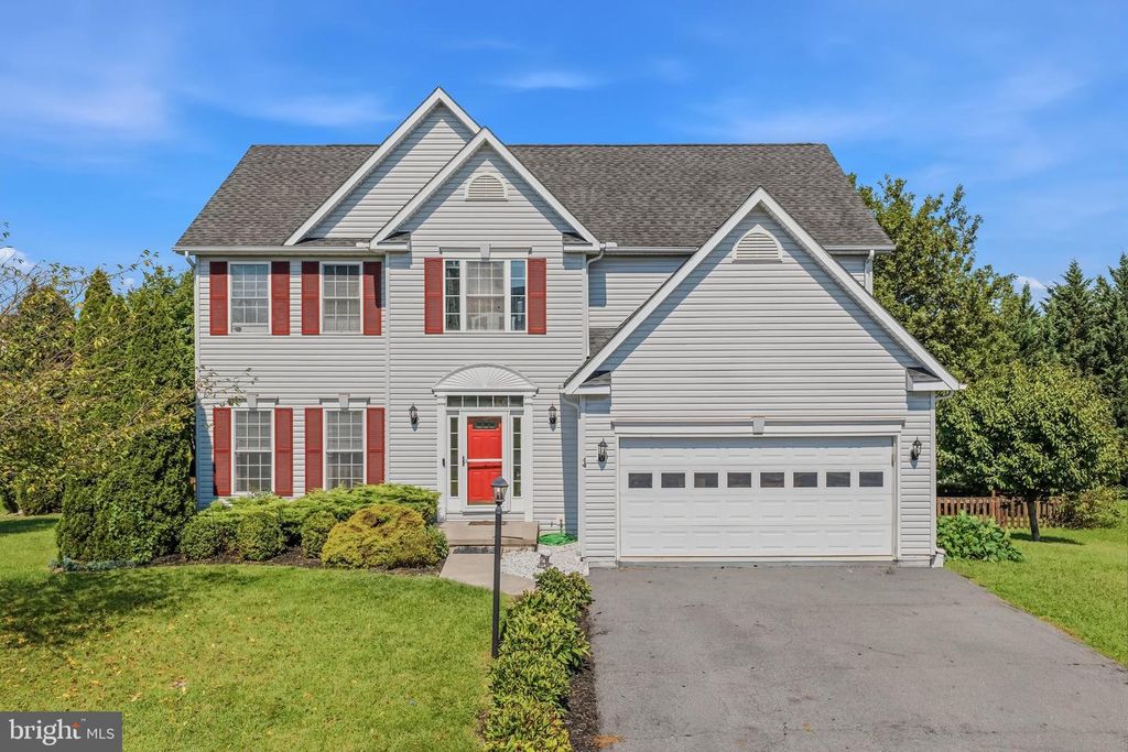 13 CREIGHTON CT, Martinsburg, WV 25404