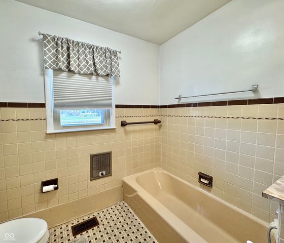 616 Vermillion Court, Anderson, IN 46012