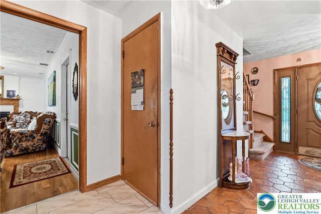 3303 Barklay Road, Whitehall Twp, PA 18052