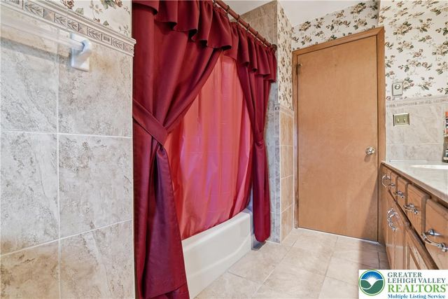 3303 Barklay Road, Whitehall Twp, PA 18052