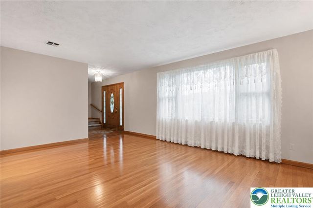 3303 Barklay Road, Whitehall Twp, PA 18052