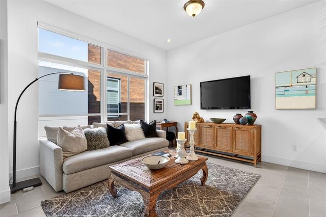 234 COSMOPOLITAN COURT, Sarasota, FL 34236