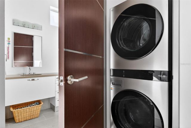 234 COSMOPOLITAN COURT, Sarasota, FL 34236