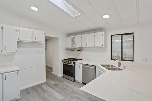 2124 Key West Ln, Modesto, CA 95350