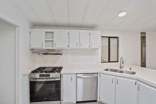 2124 Key West Ln, Modesto, CA 95350