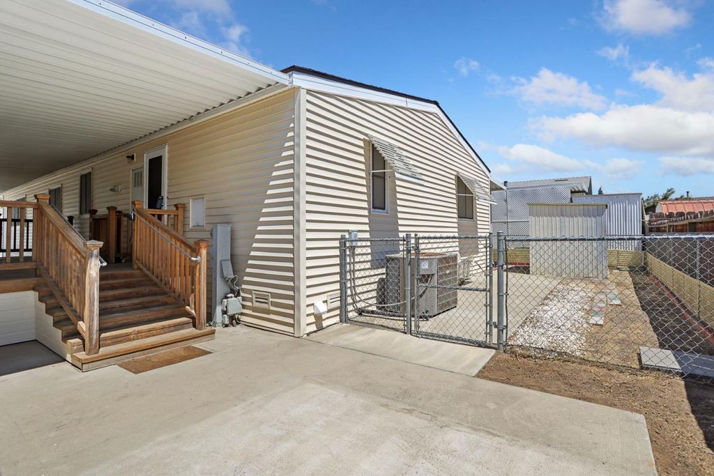 2124 Key West Ln, Modesto, CA 95350